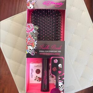 Edd hardy brush hair